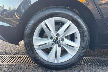 Volkswagen Golf 2.0 TDI Life 5dr DSG