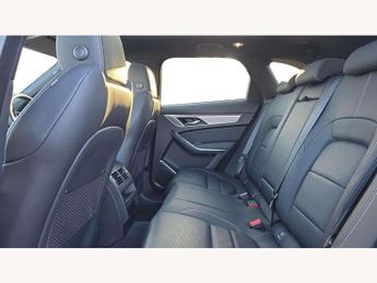 Jaguar F-Pace 2.0 D200 R-Dynamic SE Black 5dr Auto AWD