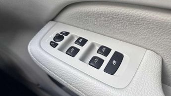 Volvo V60 Cross Country 2.0 B5P Cross Country 5dr AWD Auto