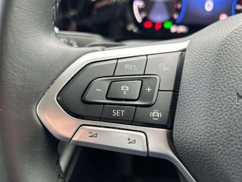 Volkswagen Golf 1.5 eTSI 150 Life 5dr DSG