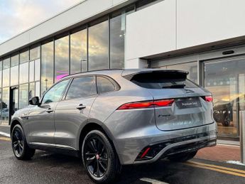 Jaguar F-Pace 2.0 D200 R-Dynamic Black 5dr Auto AWD