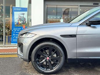 Jaguar F-Pace 2.0 D200 R-Dynamic Black 5dr Auto AWD
