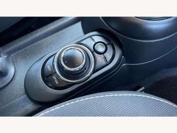MINI Hatchback 5dr 1.5 Cooper Classic 5dr Auto