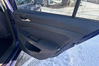 Volkswagen Golf 2.0 TDI Life 5dr DSG