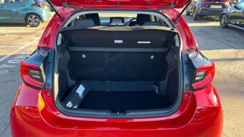 Toyota Yaris 1.5 Hybrid Design 5dr CVT