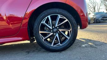 Toyota Yaris 1.5 Hybrid Design 5dr CVT