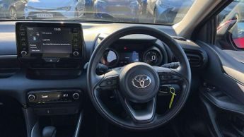 Toyota Yaris 1.5 Hybrid Design 5dr CVT