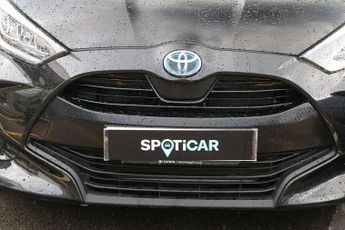 Toyota Yaris 1.5 Hybrid Design 5dr CVT