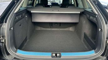 Skoda Superb Estate 2.0 TDI 193 Laurin + Klement 4X4 5dr DSG