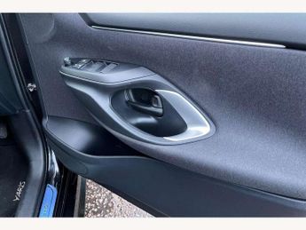 Toyota Yaris 1.5 Hybrid Design 5dr CVT