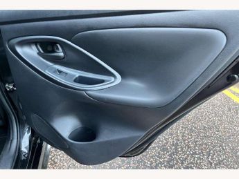 Toyota Yaris 1.5 Hybrid Design 5dr CVT