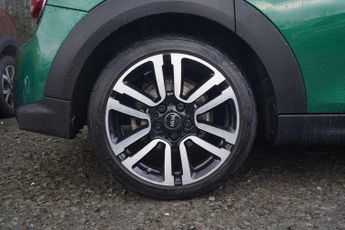 MINI Hatchback 5dr 1.5 Cooper Exclusive 5dr Auto [Comfort/Nav Pack]