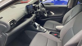 Toyota Yaris 1.5 Hybrid Design 5dr CVT