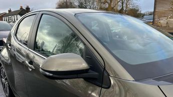 Toyota Yaris 1.5 Hybrid Excel 5dr CVT