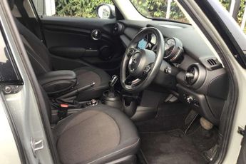 MINI Hatchback 5dr 1.5 One Classic II 5dr Auto [Comfort/Nav Pack]