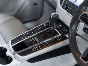 Porsche Macan Turbo 5dr PDK