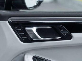 Porsche Macan Turbo 5dr PDK