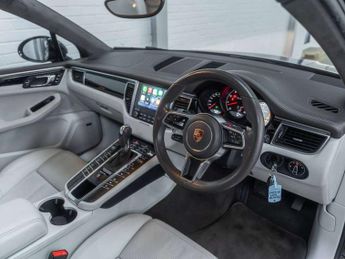 Porsche Macan Turbo 5dr PDK