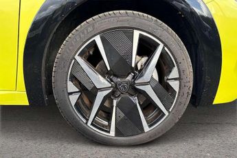 Peugeot 208 1.2 Hybrid 100 GT 5dr e-DSC6