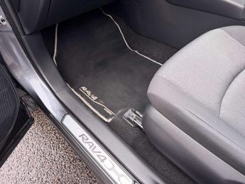 Toyota RAV4 2.5 VVT-i Hybrid Design 5dr CVT 2WD