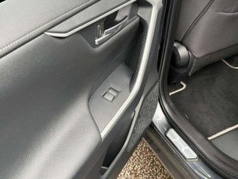 Toyota RAV4 2.5 VVT-i Hybrid Design 5dr CVT 2WD