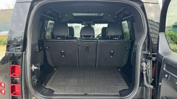 Land Rover Defender 3.0 D250 X-Dynamic SE 110 5dr Auto