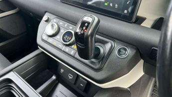 Land Rover Defender 3.0 D250 X-Dynamic SE 110 5dr Auto