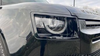 Land Rover Defender 3.0 D250 X-Dynamic SE 110 5dr Auto