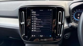 Volvo XC40 2.0 B3P Core 5dr Auto