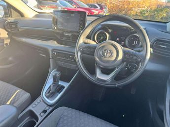 Toyota Yaris 1.5 Hybrid Design 5dr CVT