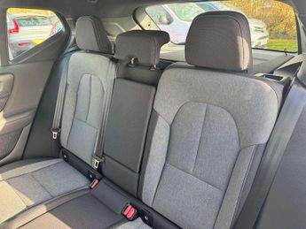 Volvo XC40 2.0 B3P Plus Dark 5dr Auto