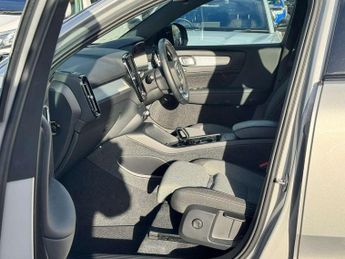 Volvo XC40 2.0 B3P Plus Dark 5dr Auto