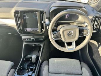 Volvo XC40 2.0 B3P Plus Dark 5dr Auto