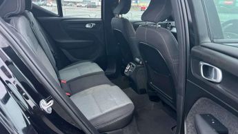 Volvo XC40 2.0 B3P Core 5dr Auto