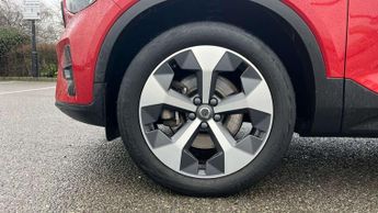 Volvo XC40 2.0 B4P Ultimate Dark 5dr Auto