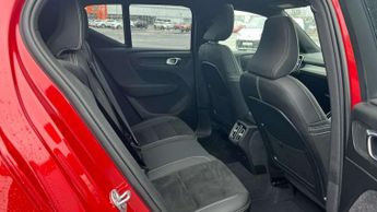 Volvo XC40 2.0 B4P Ultimate Dark 5dr Auto