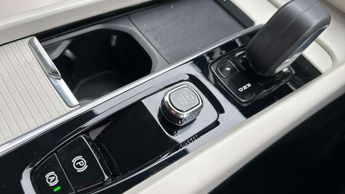 Volvo XC60 2.0 B4D Momentum 5dr AWD Geartronic