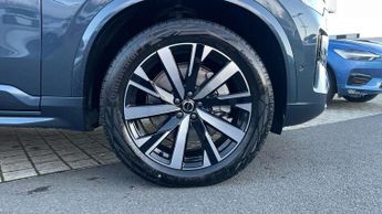 Volvo XC90 2.0 B5P Plus Dark 5dr AWD Geartronic