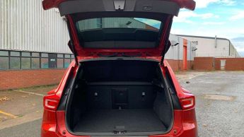 Volvo XC40 2.0 B3P Core 5dr Auto