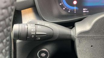 Volvo XC40 2.0 B3P Core 5dr Auto