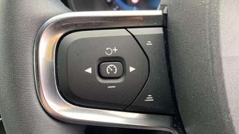 Volvo XC40 2.0 B3P Core 5dr Auto