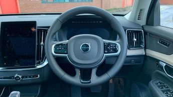 Volvo XC90 2.0 B5P Plus Dark 5dr AWD Geartronic