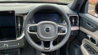 Volvo XC90 2.0 B5P Plus Dark 5dr AWD Geartronic