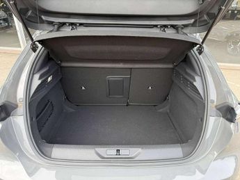 Peugeot 308 1.2 Hybrid 136 Allure 5dr e-DSC6