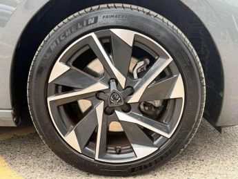 Peugeot 308 1.2 Hybrid 136 Allure 5dr e-DSC6
