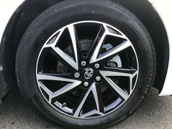 Toyota Yaris 1.5 Hybrid Design 5dr CVT