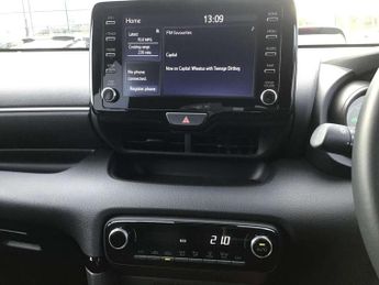 Toyota Yaris 1.5 Hybrid Design 5dr CVT