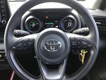 Toyota Yaris 1.5 Hybrid Design 5dr CVT