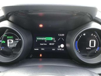 Toyota Yaris 1.5 Hybrid Design 5dr CVT