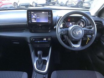 Toyota Yaris 1.5 Hybrid Design 5dr CVT